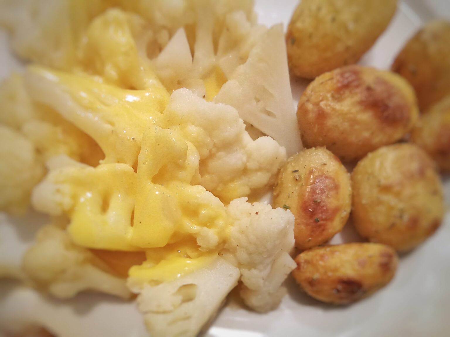 Blumenkohl mit Sauce Hollandaise und Ofenkartoffeln - herdsport.de