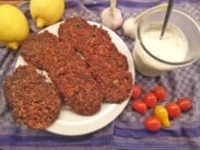 Mangold-Quinoa-Bratlinge mit Korinader-Joghurt