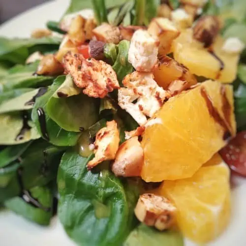 Feldsalat mit Orangen und gebackenem Feta