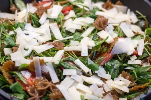 Pasta mit Rucola und Tomaten