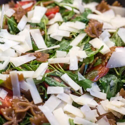 Pasta mit Rucola und Tomaten