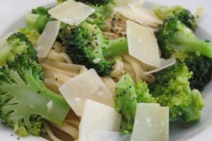 Pasta mit Brokkoli und Parmesan