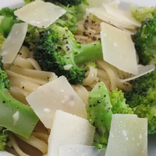 Pasta mit Brokkoli und Parmesan