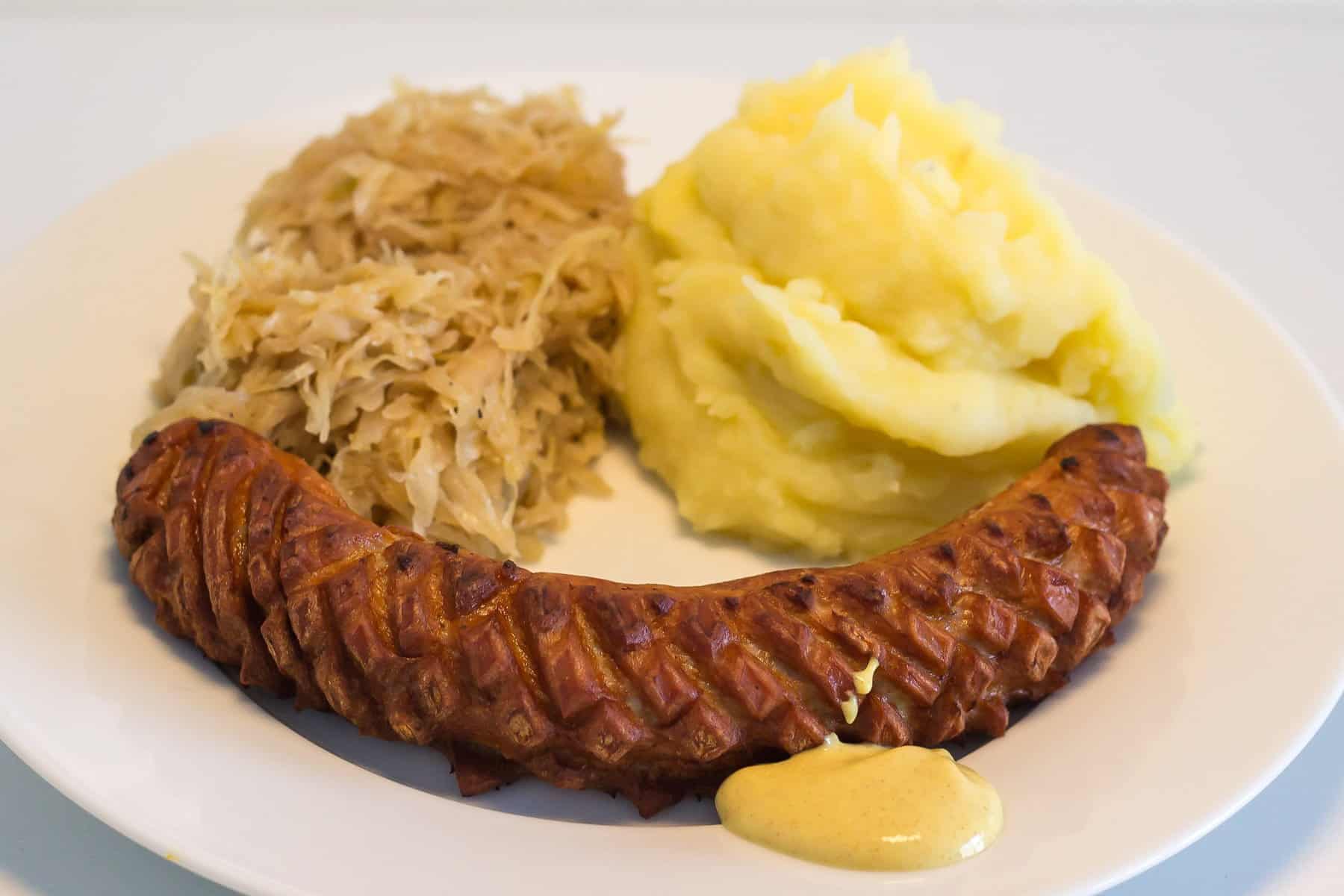 Sauerkraut  und süßer Senf *~* Kartoffelpüree *~*  Teller mit Weißwurst 