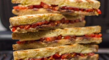 Panini - Tomate-Sardelle mit Mozzarella