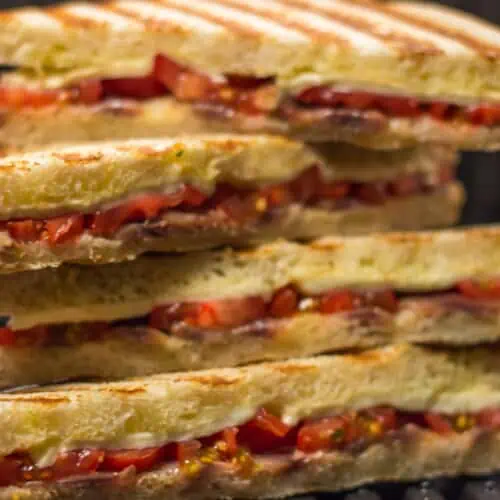 Panini - Tomate-Sardelle mit Mozzarella