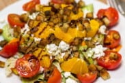 gemischter Salat mit Orange und Feta