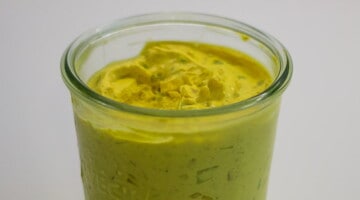 Curry-Dip mit Ananas und Gurke