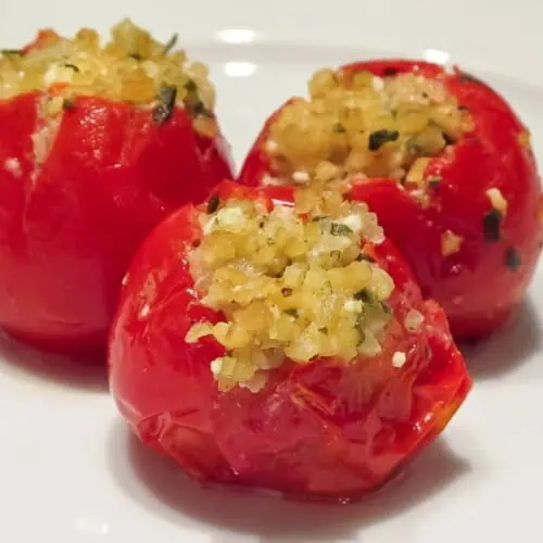 gegrillte Tomaten mit Bulgur und Feta