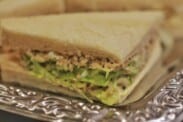 Sardinen-Sandwich mit Salat