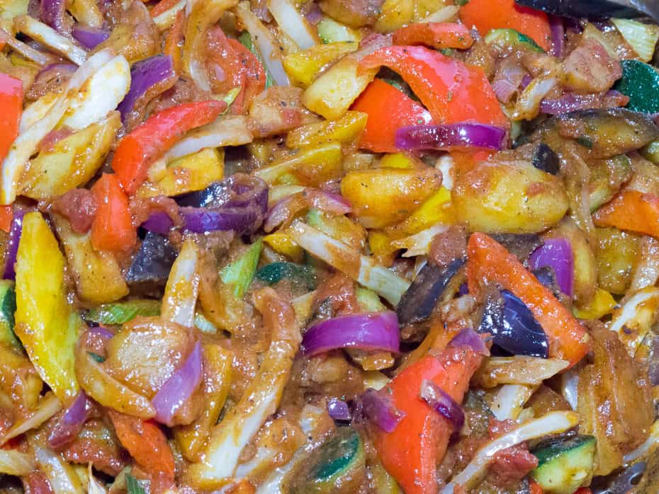 Kizartma, gebratenes mediteranes Gemüse in Tomatesauce